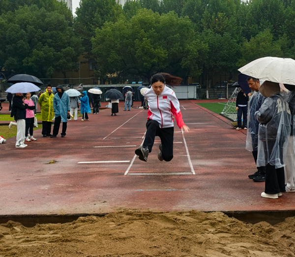 1763023577163665.jpg 高玉雯跳远_副本.jpg